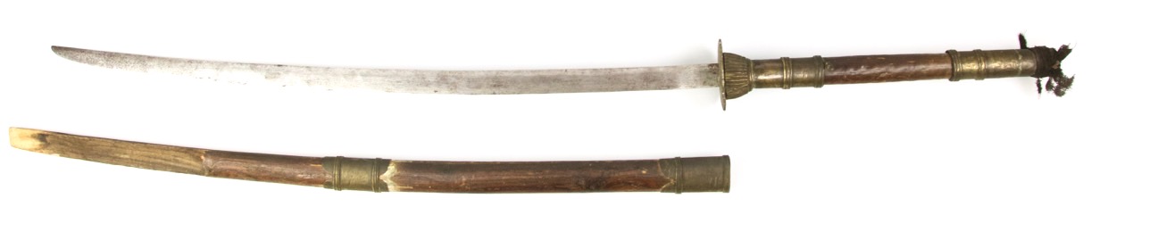A classic Vietnamese two handed saber, or guom truong. Peter Dekker - www.mandarinmansion.com