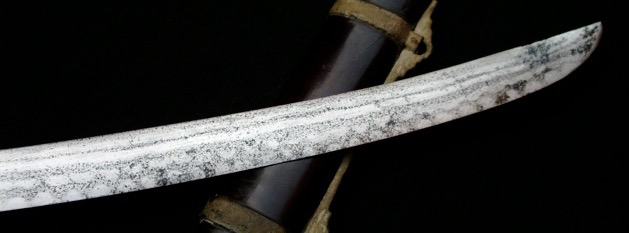 A Chinese short saber with horse-tooth-patterned blade