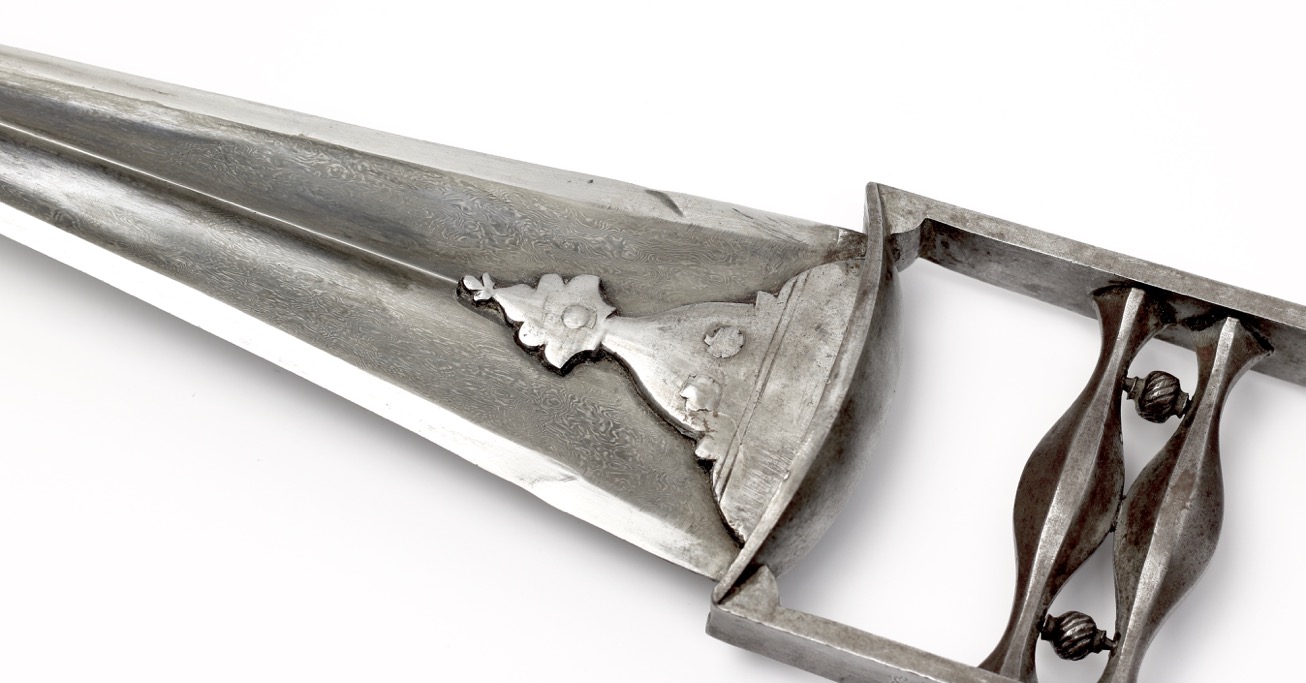 An all-steel katar from the Bikanēr armory. mandarinmansion.com.